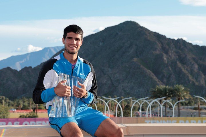 El español alzó su 13ª copa. (EFE)