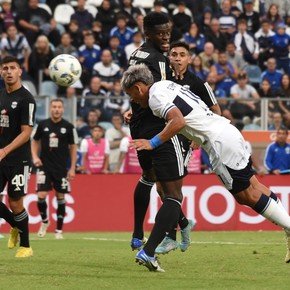 Gimnasia venció a Riestra y mantiene la ilusión de clasificar