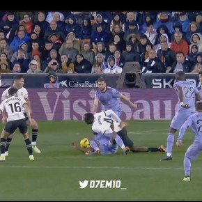 Video: la escalofriante lesión de Diakhaby en Valencia - Real Madrid