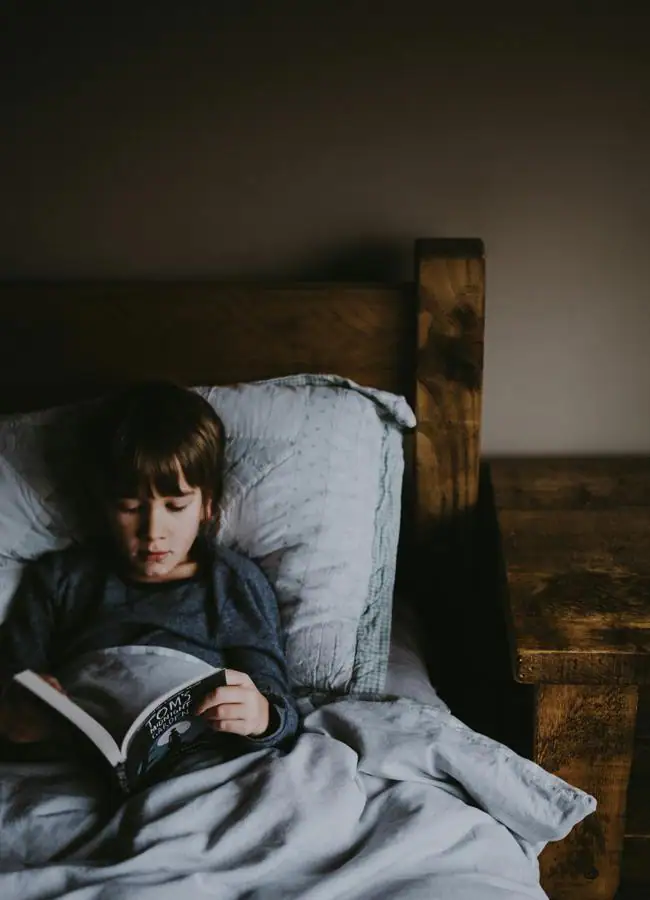 Leer en la cama es un placer, aunque algunos también disfrutaban escribiendo sin abandonar la horizontalidad. / Annie Spratt-Unsplash