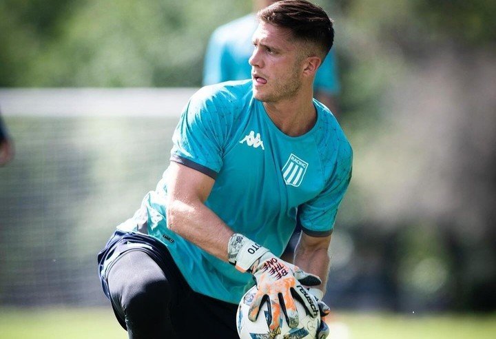 El ex Banfield ya debutó con el buzo de Racing, pero al ingresar en el ST ante Tigre. Foto: @racingclub