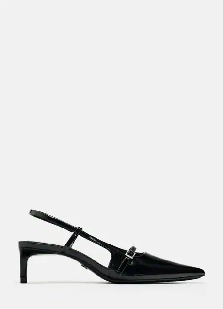 Zapatos negros de Zara (29,99 euros)