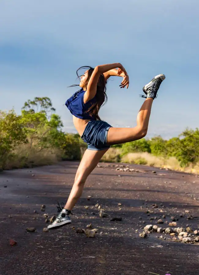 Además de incrementar la inteligencia, bailar también te hace más feliz. / Foto de Edgar Martínez en Pexels. 