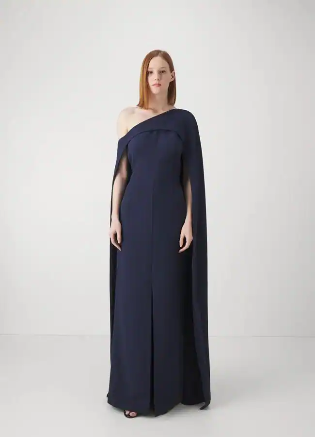 Vestido de fiesta de Halston (a la venta en Zalando), 665 euros.