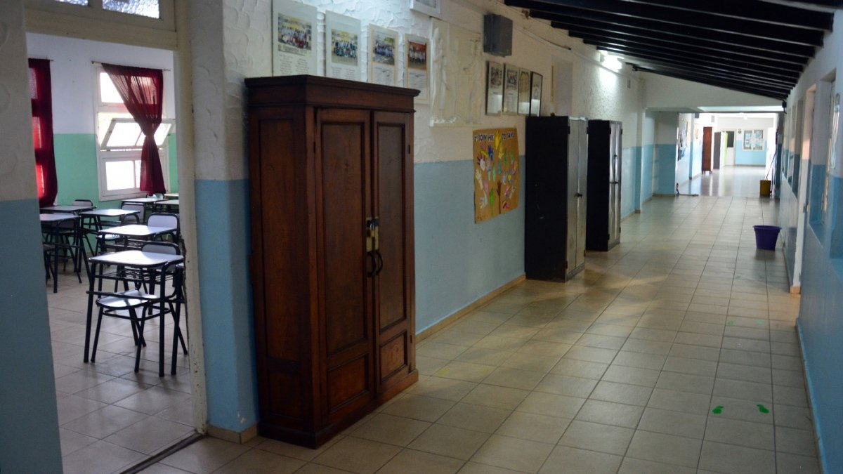 No nos han hecho propuestas y no hemos tratado la mejora del salario inicial del sector docente que hoy estaba en 250 mil pesos y con la quita del Fonid se reduce an ms el salario y queda alrededor de los 220 mil pesos dijo Sergio Romero Foto Ma