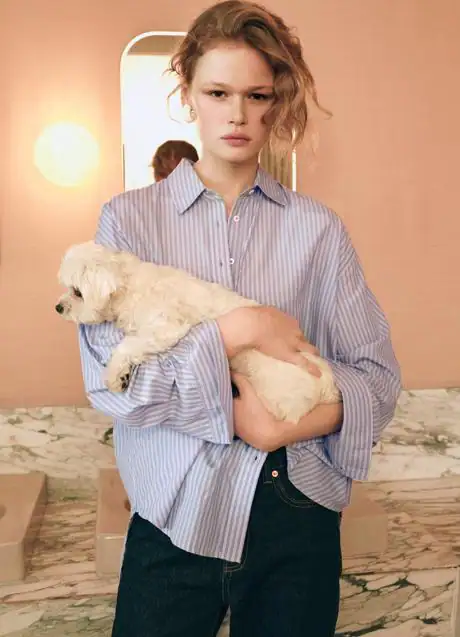 Camisa con rayas de Stradivarius (19,99 euros)