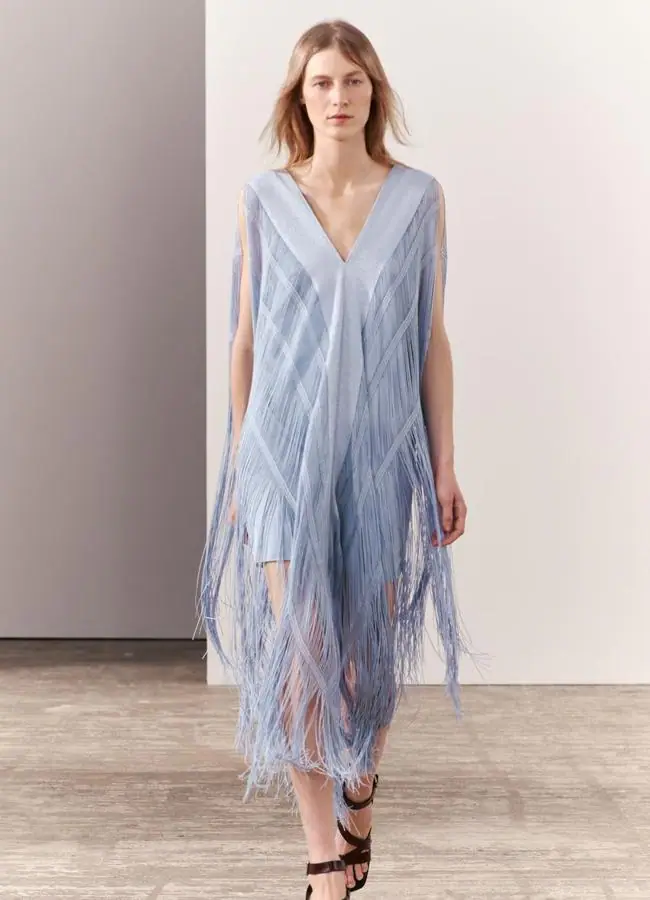 Vestido de flecos de Zara, 119 euros.