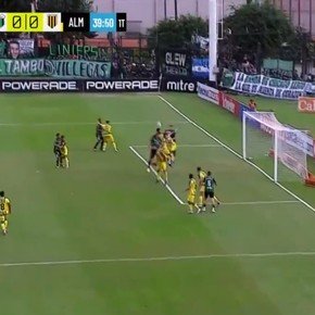 Video: polémico golazo anulado a Chicago