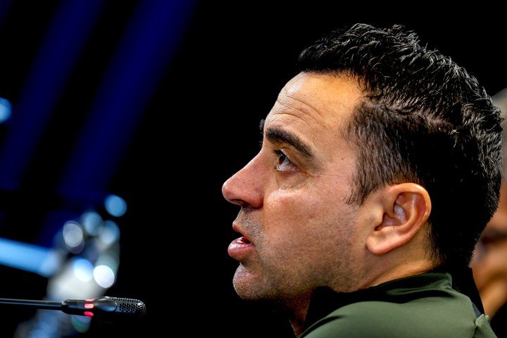 Xavi se refirió a su permanencia en el cargo. (EFE/ Toni Albir)