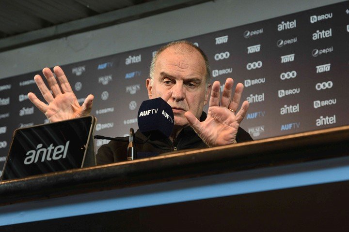 Bielsa en la conferencia de prensa.