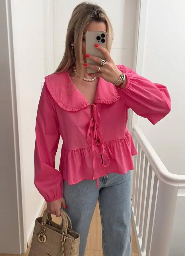 Blusa rosa con cuello babero