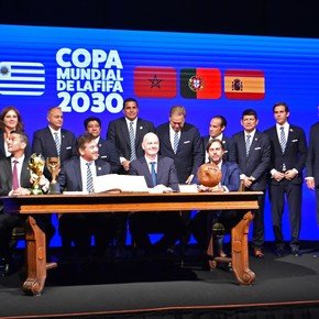 Conmebol: nuevo acta del Mundial 2030 y condecoración a Infantino