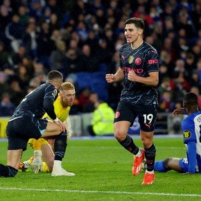 Gol de Julián Álvarez y el City aplasta al Brighton del Colo Barco