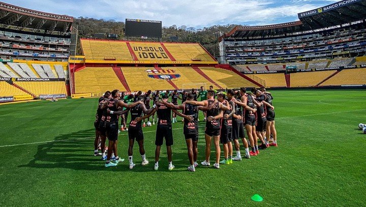 Barcelona recibe a Talleres por la Libertadores.
