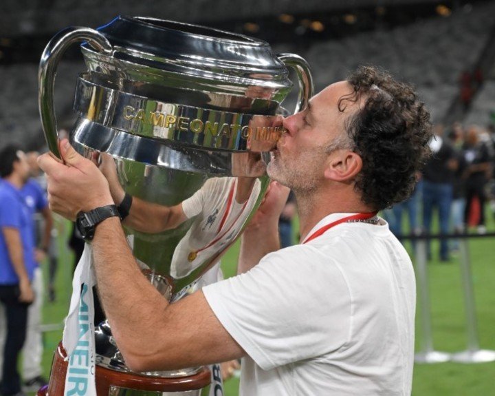 Milito campeón en su tercer partido en Mineiro.