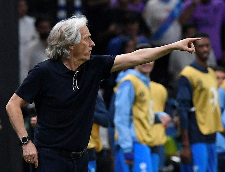 Jorge Jesus da indicaciones.