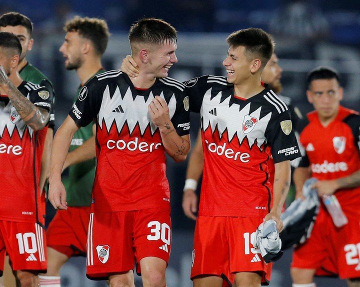 River tendrá muchos días sin fútbol y de un momento al otro se le juntarán todos los partidos. (REUTERS)