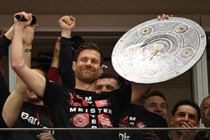 Xabi Alonso, campeón con el Bayer Leverkusen en la Bundesliga.