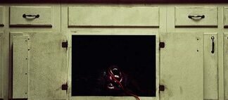 Este espectacular western de ciencia ficción y terror es la última joya de uno de los directores del momento, y la puedes encontrar en streaming