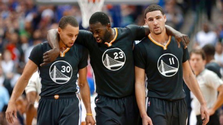 Steph Curry, Draymond Green y Klay Thompson.