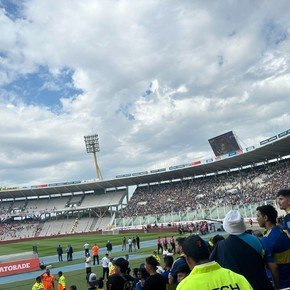 Clima de antes: con gente de ambas hinchadas, así se vive el superclásico en Córdoba