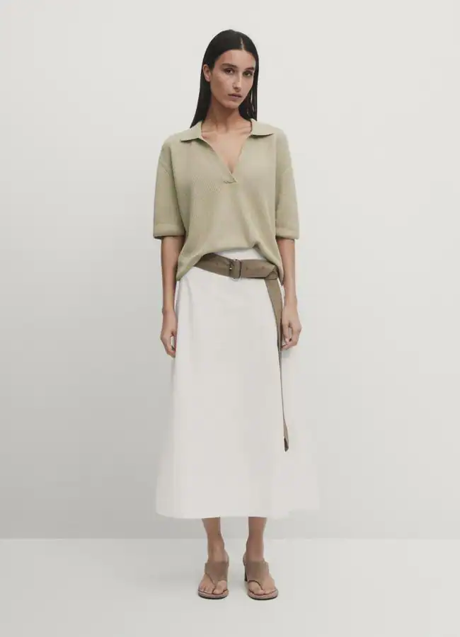 Jersey de punto con manga corta y estilo polo de Massimo Dutti (59,95 euros).