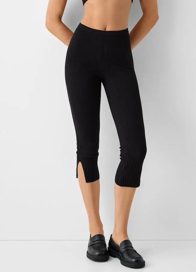 Pantalones capri de Bershka.