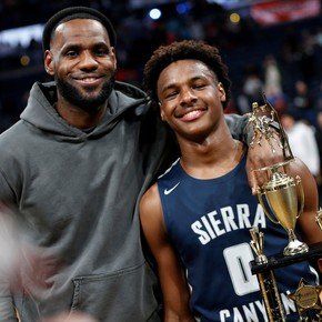 El hijo de LeBron James será elegible en el draft de la NBA y podrían compartir equipo