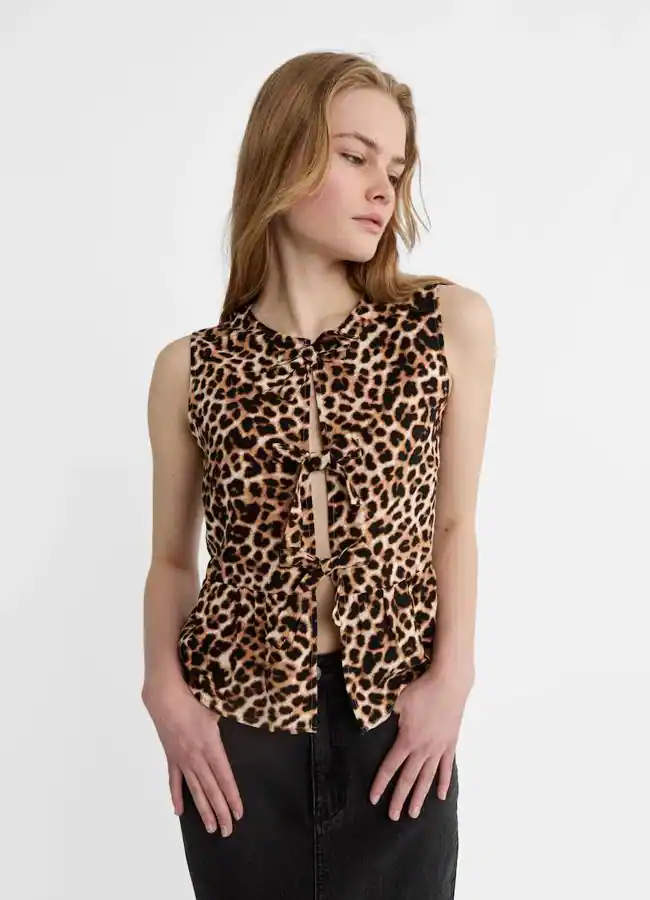 Blusa de leopardo con lazos