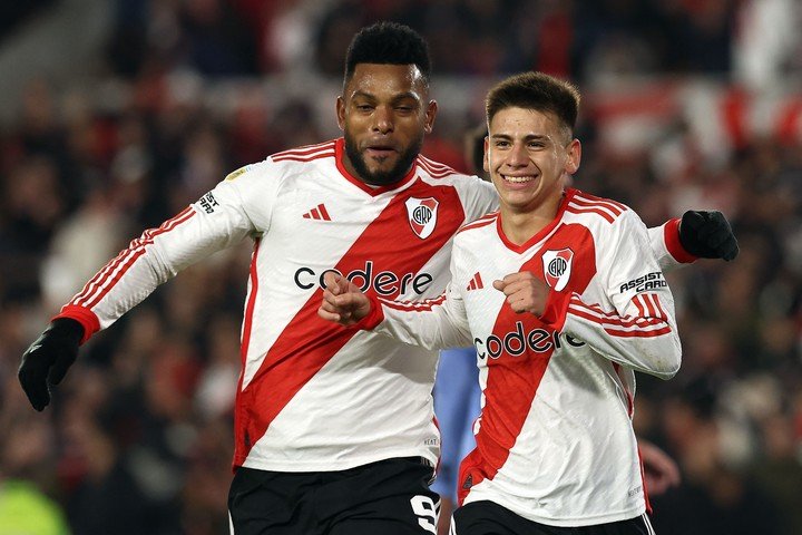 El Diablito celebrando con Borja (AFP).