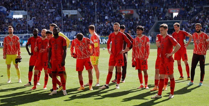 Decepción del Bayern. Ganaban 2-0 y perdieron 2-4... (EFE).