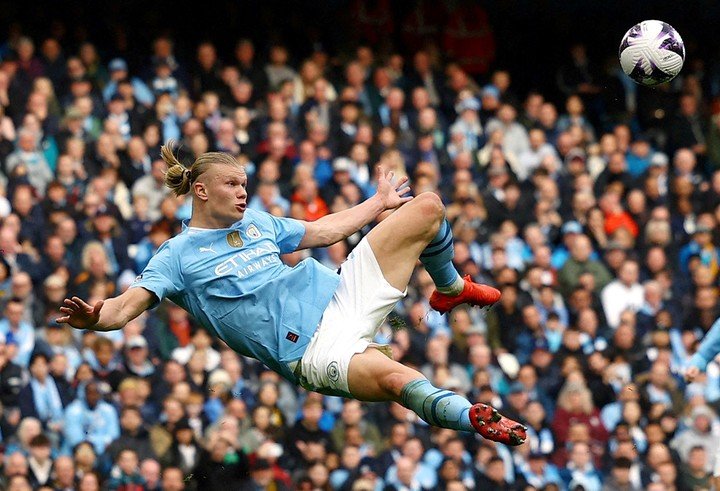 Erling, goleador de la Premier con 25 goles, a cinco de Cole Palmer. (REUTER)