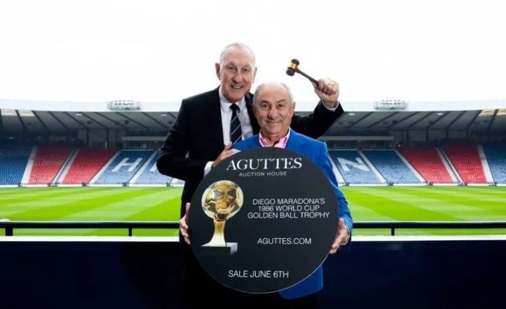 Terry Butcher y Osvlado Ardiles en el Hampden Park (Aguttes)