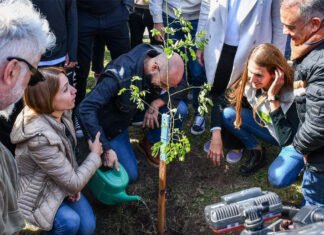 De la mano de Abel Pintos se plantaron 100 árboles nativos en el Parque Kempes