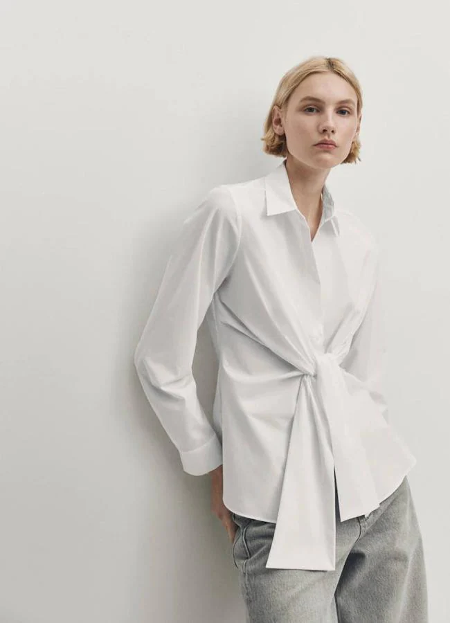 Camisa blanca con lazada