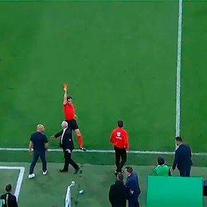 Insólito: lo expulsaron por frenar el partido para que atendieran a un hincha que había sufrido un infarto