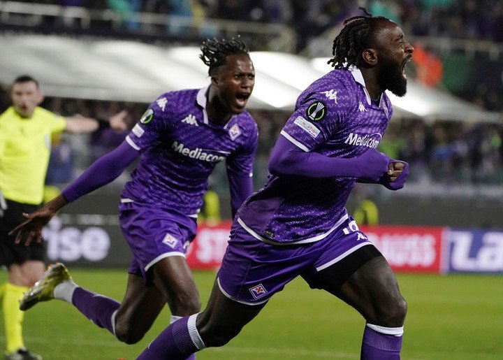 La Fiorentina está a dos pasos de consagrarse campeón invicto de la Conference League. AP