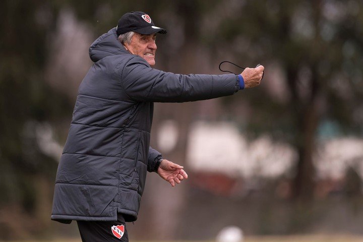 Hugo Tocalli, técnico interino del Rojo. (Foto: Prensa Independiente)