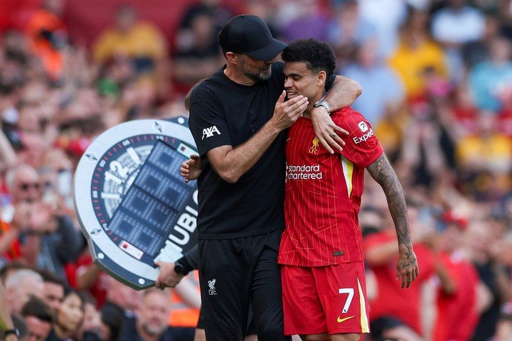 Luis Díaz le dedicó unas emocionantes palabras a Klopp en su despedida (EFE).