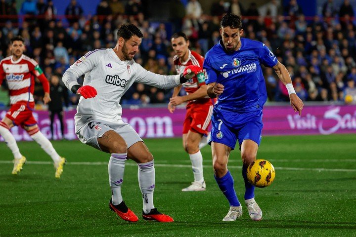 Batalla terminó su préstamo con el Granada (Juanjo Martín).