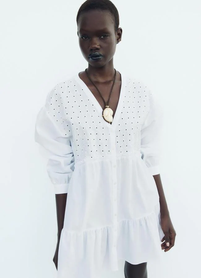 Vestido blanco corto de Zara.