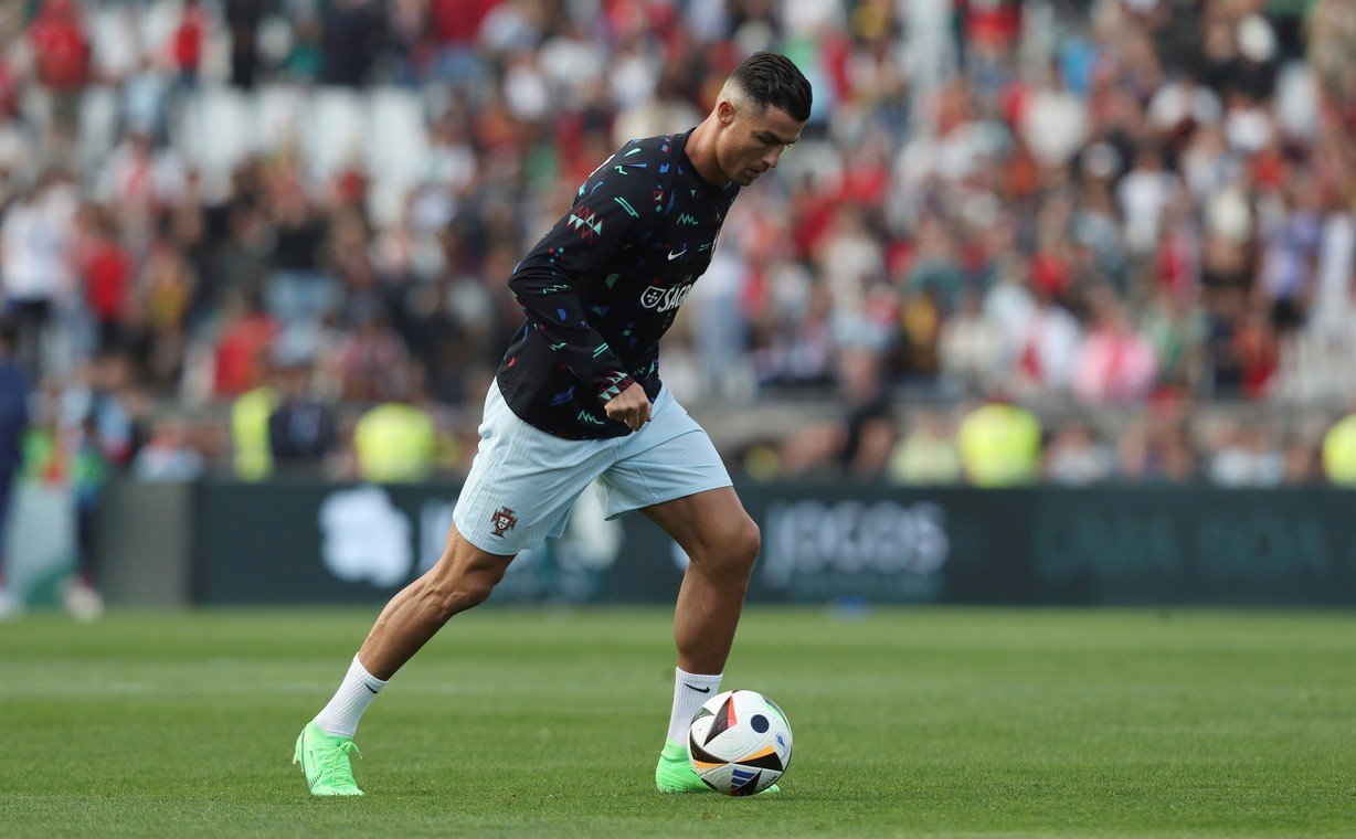 Cristiano Ronaldo vio la derrota desde afuera. (AP)
