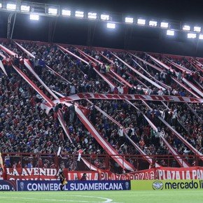 En La Paternal se cantó contra la Ley Bases: "La patria no se vende"