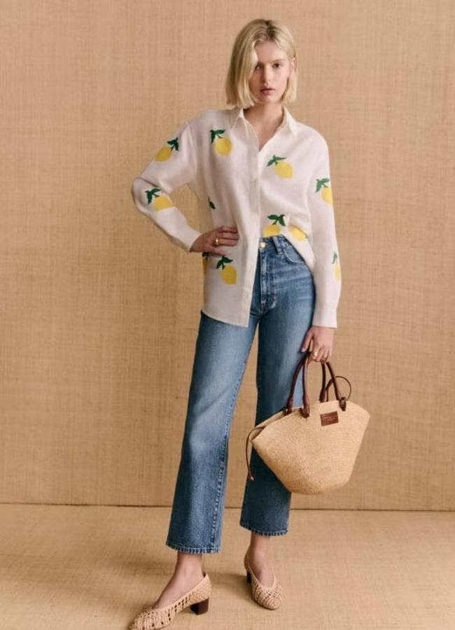 Camisa blanca con estampado de limones