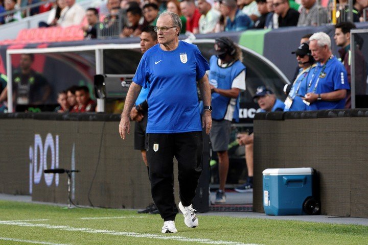 Bielsa llevó a Uruguay a ser uno de los candidatos en la Copa América. (EFE)