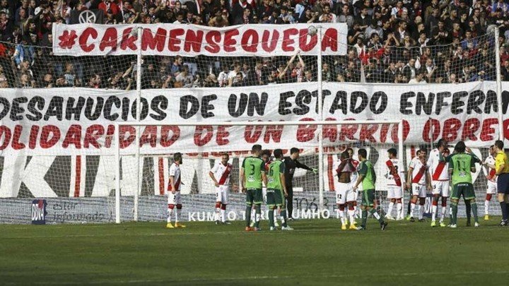 Las pancartas de la afición del Matagigantes en reclamo por Carmen. (Foto: Futbol Total).