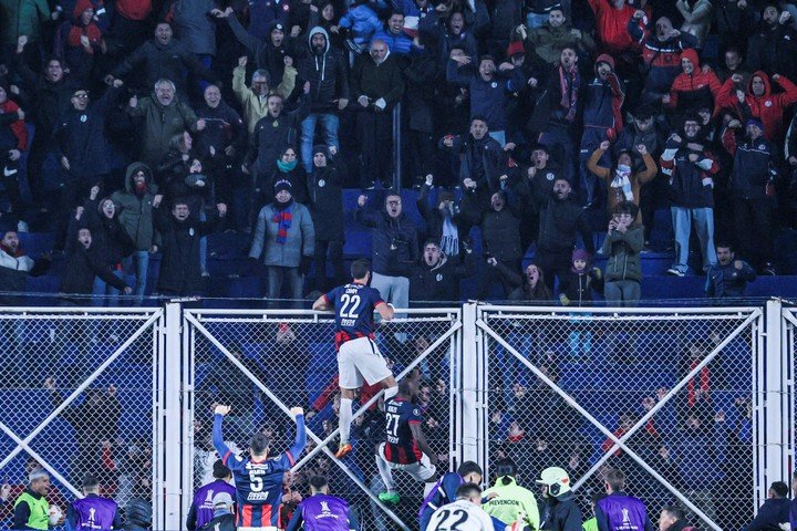 El festejo de Campi por su gol agónico a Liverpool. (Foto: EFE)