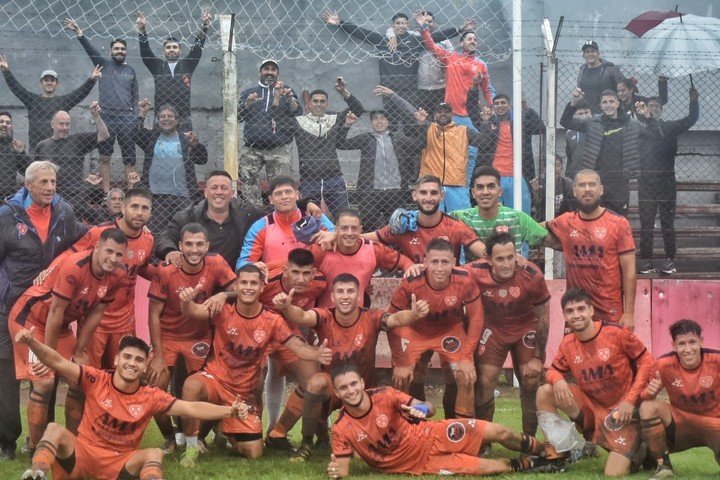 Berazategui cierra la fecha y quiere seguir puntero de la C (Prensa Berazategui).