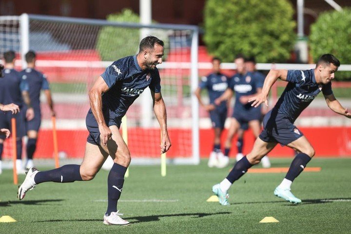 Izquierdoz en una práctica con Sporting Gijón.