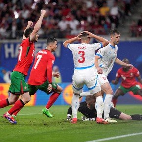 Festeja Cristiano: agónico 2-1 de Portugal ante República Checa